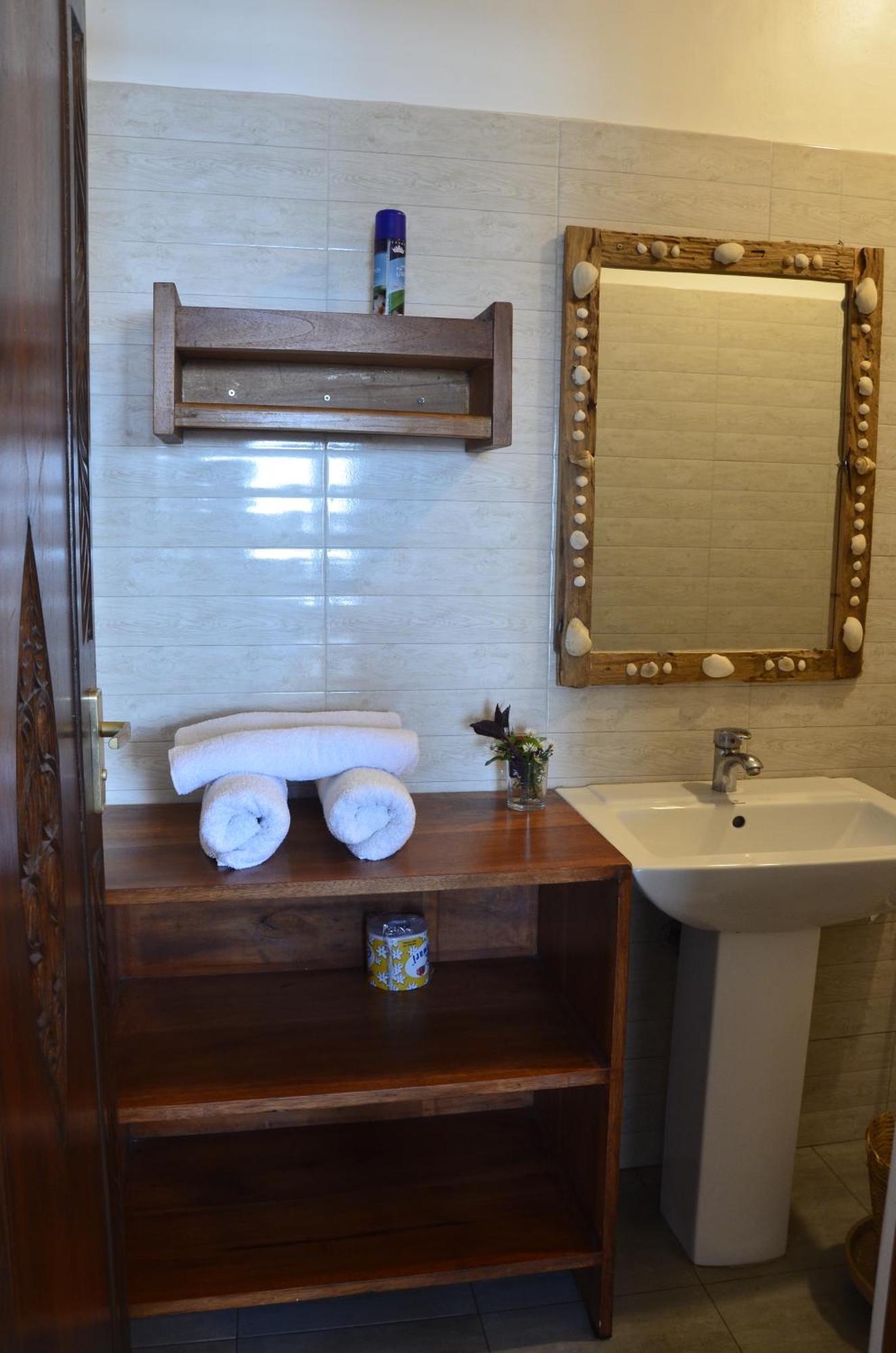 Lui Ushongo Beach House Pangani Ngoại thất bức ảnh