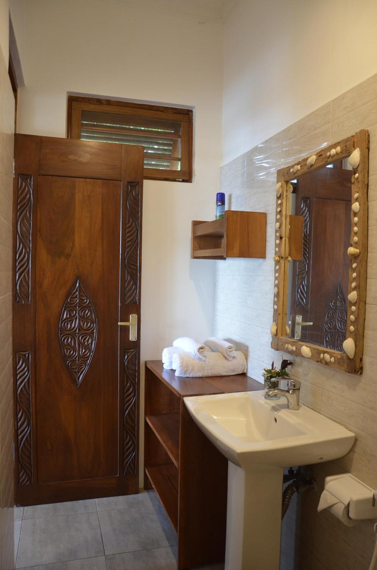 Lui Ushongo Beach House Pangani Ngoại thất bức ảnh
