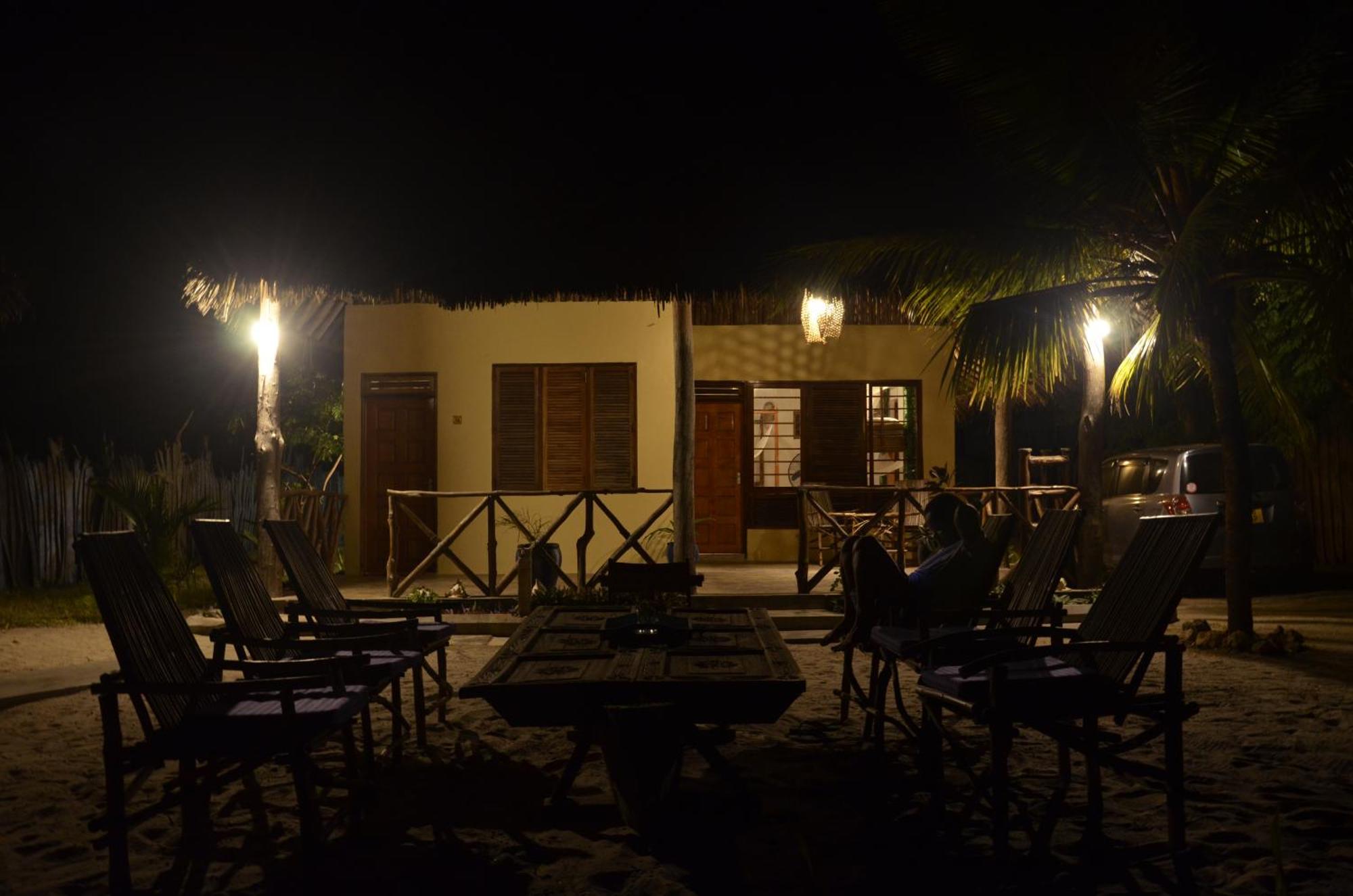 Lui Ushongo Beach House Pangani Ngoại thất bức ảnh
